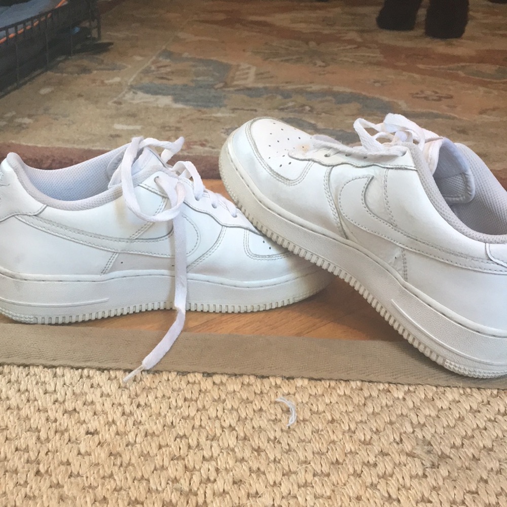 WHITE NIKE AIR FORCE ONES